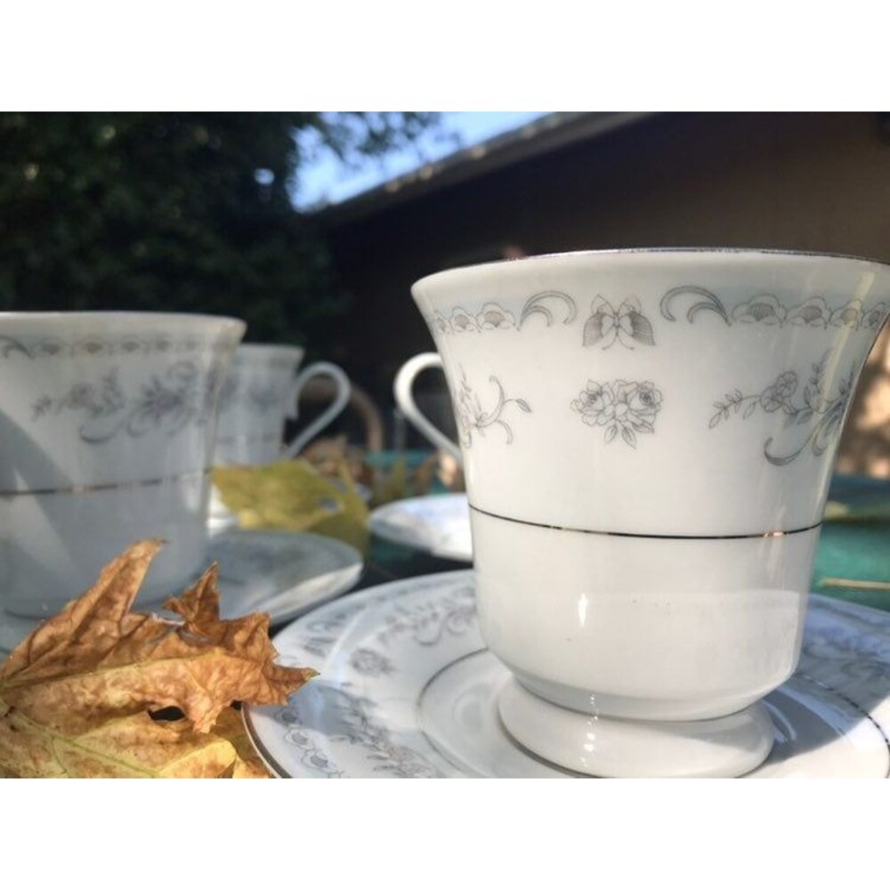 4 Lovely Tea Cups and Saucers